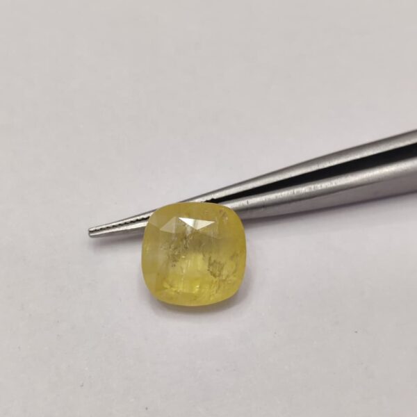 Natural Yellow Sapphire – 8.37 Carats (Ceylon, Sri Lanka)