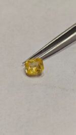 Natural Yellow Sapphire - 5.10 Carats (Cylone Sri Lanka) - Image 3