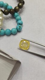 NATURAL YELLOW SAPPHIRE 10.40 CARATS (CYLONE SRI LANKA)